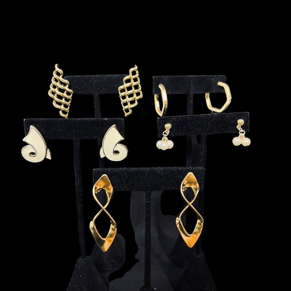 Lot of 5 Gold Tone Pierced Earrings (5101)